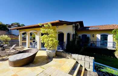 Imagem: A casa em condomínio possui 5 Dormitórios, 5 Banheiros, 4