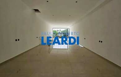 Imagem: O depósito possui 1 Vaga na garagem e 107m² de Área e está