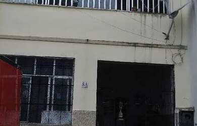 Imagem: A casa possui 5 Dormitórios, 4 Banheiros, 1 Vaga na garagem