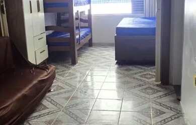 Imagem: A kitnet possui 1 Dormitório, 1 Banheiro, 1 Vaga na garagem