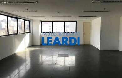 Imagem: O depósito possui 2 Vagas na garagem, 86m² de Área e está