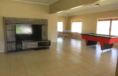 Imagem: A chácara possui 3 Dormitórios, Acomodam 10 pessoas e 5 Vagas