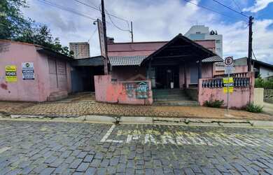 Imagem: O depósito possui 400m² de Área e está localizado em Estrela