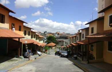 Imagem: A casa em condomínio possui 3 Dormitórios, 2 Banheiros, 2