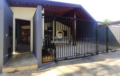 Imagem: A casa possui 3 Dormitórios, 3 Banheiros, 2 Vagas na garagem