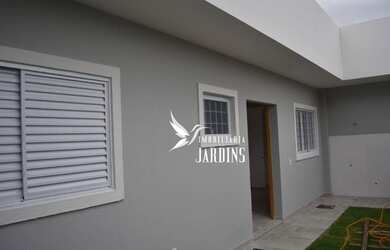 Imagem: A casa possui 3 Dormitórios, 2 Banheiros, 70m² de Área e