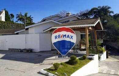 Imagem: O depósito possui 5 Vagas na garagem e 550m² de Área e está