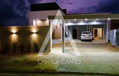 Imagem: A casa possui 3 Dormitórios, 2 Banheiros, 2 Vagas na garagem