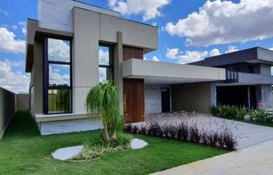 Imagem: A casa possui 3 Dormitórios, 3 Banheiros, 2 Vagas na garagem