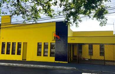 Imagem: O depósito possui 2 Vagas na garagem, 390m² de Área e está