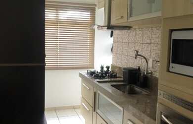 Imagem: O apartamento possui 2 Dormitórios, 1 Banheiro, 1 Vaga na garagem