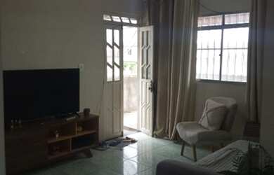 Imagem: A casa possui 3 Dormitórios, 2 Banheiros, 1 Vaga na garagem