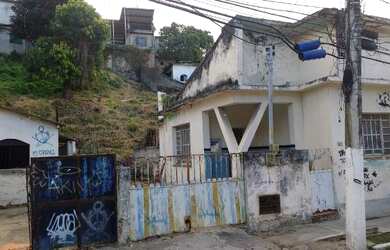 Imagem: A casa possui 3 Dormitórios, 1 Banheiro, 4 Vagas na garagem