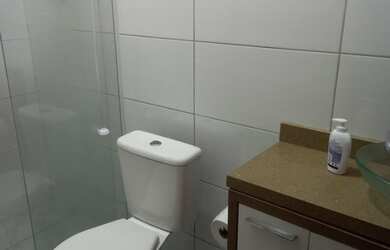 Imagem: A casa possui 2 Dormitórios, 1 Banheiro, 1 Vaga na garagem