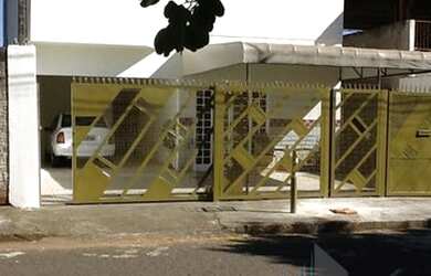 Imagem: A casa possui 5 Dormitórios, 5 Banheiros, 3 Vagas na garagem