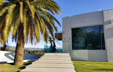 Imagem: A casa em condomínio possui 4 Dormitórios, 5 Banheiros, 3