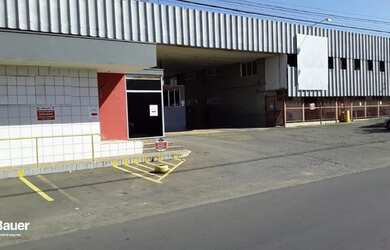 Imagem: O depósito possui 1.900m² de Área e está localizado em