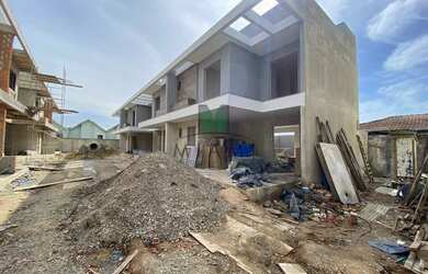 Imagem: A casa em condomínio possui 3 Dormitórios, 3 Banheiros, 2