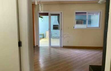 Imagem: A casa em condomínio possui 3 Dormitórios, 3 Banheiros, 2