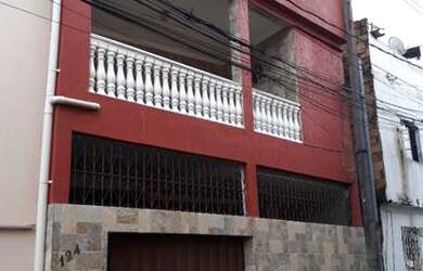 Imagem: A casa possui 3 Dormitórios, 3 Banheiros, 2 Vagas na garagem