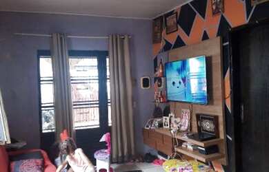 Imagem: A casa possui 3 Dormitórios, 3 Banheiros, 2 Vagas na garagem