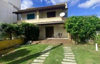 Imagem: A casa possui 3 Dormitórios, 2 Banheiros, 140.000m² de Área