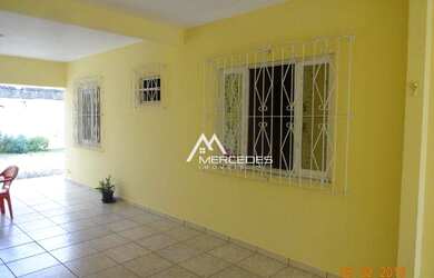 Imagem: A casa possui 3 Dormitórios, 1 Banheiro, 3 Vagas na garagem