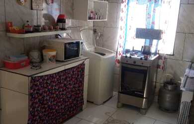 Imagem 1: Casa grande. Varanda, Guarda roupa, 1 Banheiroe2 Dormitórios