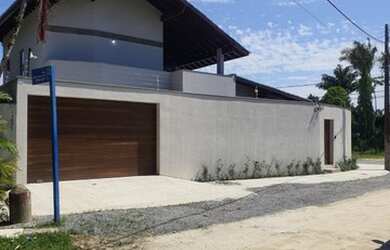 Imagem: A casa possui 5 Dormitórios, 3 Banheiros, 3 Vagas na garagem