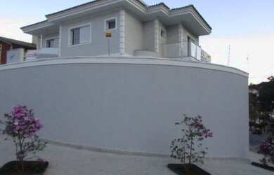 Imagem 2: Maravilhoso sobrado novo com piscina e privacidade