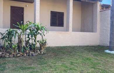 Imagem: A casa possui 2 Dormitórios, 2 Banheiros, 4 Vagas na garagem