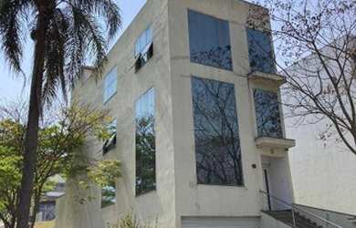 Imagem: O depósito possui 2 Vagas na garagem, 354m² de Área e está