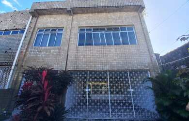 Imagem: A casa possui 5 Dormitórios, 4 Banheiros, 2 Vagas na garagem