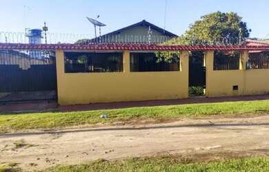 Imagem: A casa possui 2 Dormitórios, 2 Banheiros, 5 Vagas na garagem