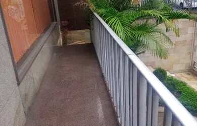 Imagem: A casa possui 4 Dormitórios, 3 Banheiros, 4 Vagas na garagem