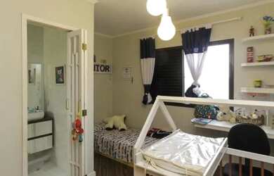 Imagem: A casa possui 3 Dormitórios, 2 Banheiros, 2 Vagas na garagem