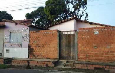 Imagem: A casa possui 2 Dormitórios, 1 Banheiro e está localizado