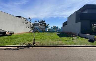 Imagem: O terreno possui 528m² de Área e está localizado em Porto