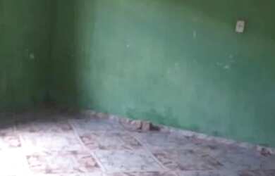 Imagem: A casa possui 3 Dormitórios, 2 Banheiros, 1 Vaga na garagem