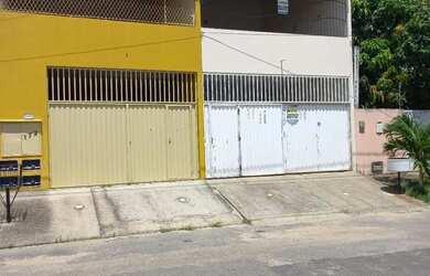 Imagem: O apartamento possui 3 Dormitórios, 1 Banheiro, 1 Vaga na garagem