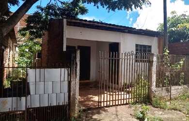 Imagem: A casa possui 2 Dormitórios, 1 Banheiro, 1 Vaga na garagem