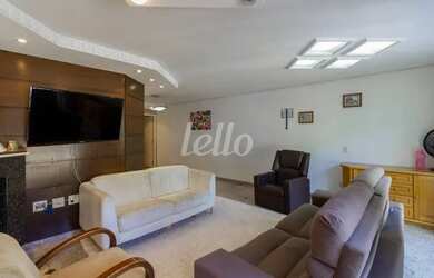 Imagem: A casa possui 3 Dormitórios, 3 Banheiros, 4 Vagas na garagem