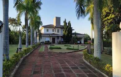 Imagem: A casa em condomínio possui 5 Dormitórios, 5 Banheiros, 3