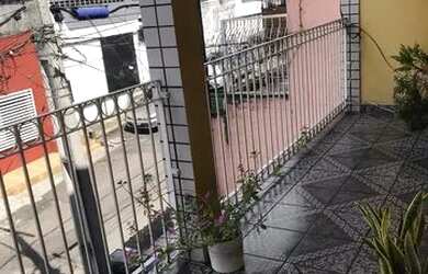 Imagem: A casa possui 4 Dormitórios e 4 Banheiros e está localizado