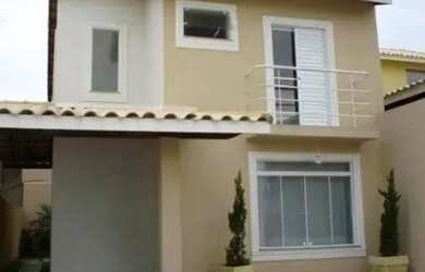 Imagem: A casa possui 3 Dormitórios, 1 Banheiro, 2 Vagas na garagem