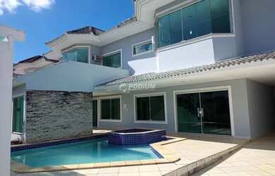 Imagem: A casa em condomínio possui 5 Dormitórios, 5 Banheiros, 3