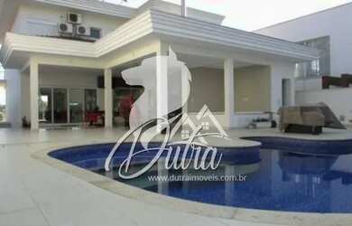 Imagem: A casa possui 4 Dormitórios, 5 Banheiros, 5 Vagas na garagem