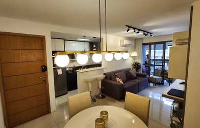 Imagem: O apartamento possui 3 Dormitórios, 2 Banheiros, 1 Vaga na