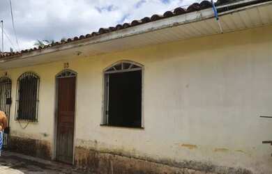 Imagem: A casa possui 2 Dormitórios, 1 Banheiro e está localizado