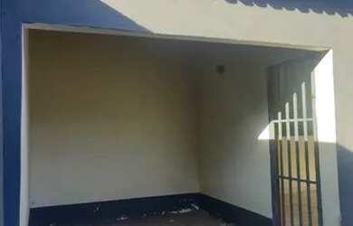 Imagem: A casa à venda possui 2 Dormitórios, 1 Banheiro e 2 Vagas